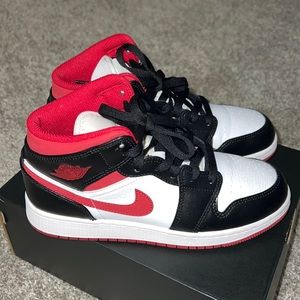 Only worn once kids Jordan mid